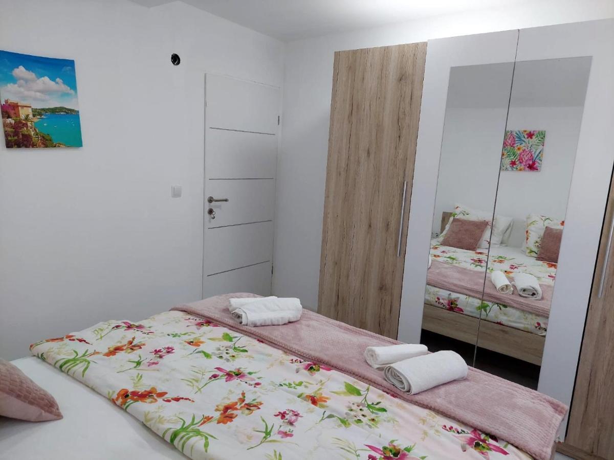 Apartmán VILA Nejra1 za Bazenom Pula Exteriér fotografie