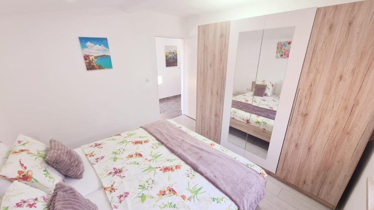 Apartmán VILA Nejra1 za Bazenom Pula Exteriér fotografie